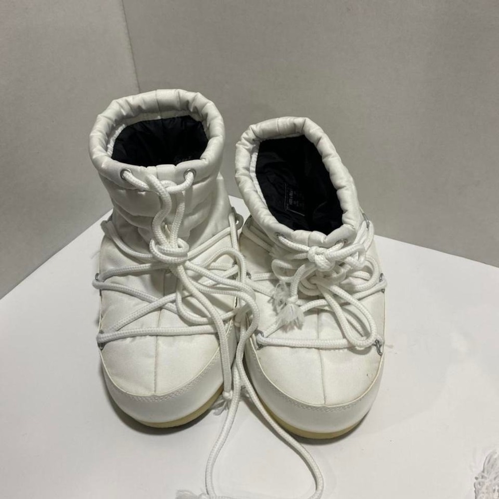 Moon Boot white nylon low snow boots Size US 3.5/4.5 unisex. SKU-A511#snowboots